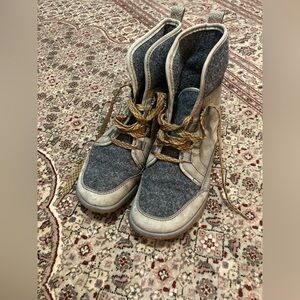 Chaco wool Barbary boots nickel gray womens 6